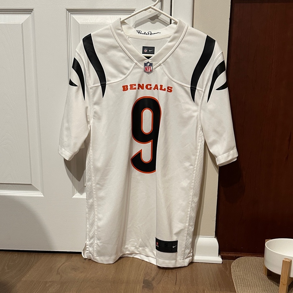 Nike White and Black Women's Bengals Burrow Jersey